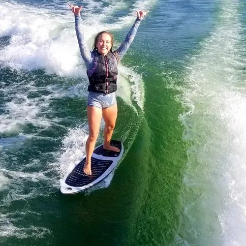Wakesurfing (w/lessons & boat)!