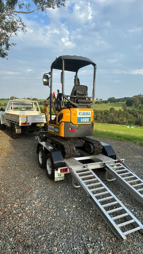 Excavator 1.7t w/ Trailer
