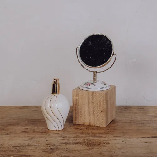 Accessoires de beauté anciens