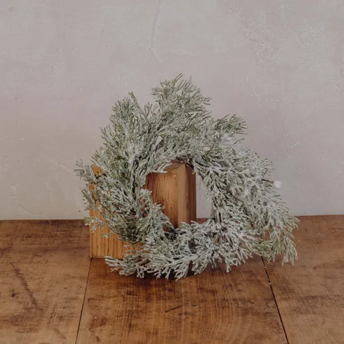 Couronne de sapin artificiel flocké