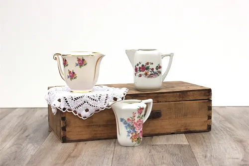 Pots à lait en porcelaine