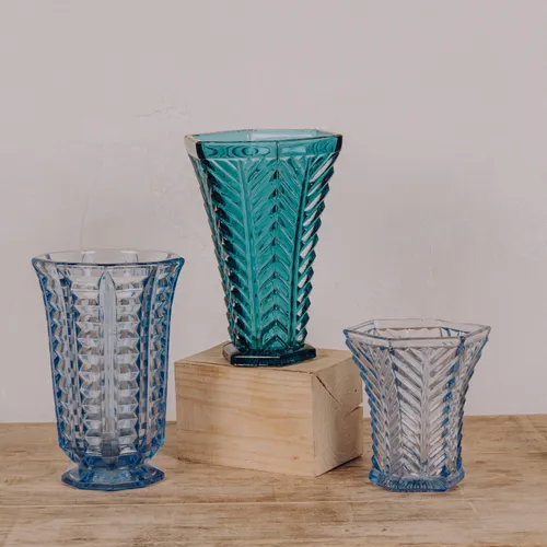 Vase en verre ciselé bleu