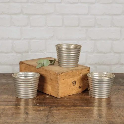 Pot en zinc rainuré