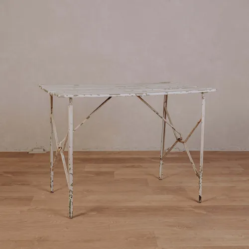 Table de jardin blanche