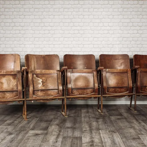 Rangée de fauteuils de théâtre