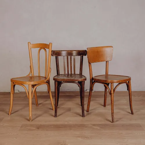 Chaises en bois vintage - modèles dépareillés