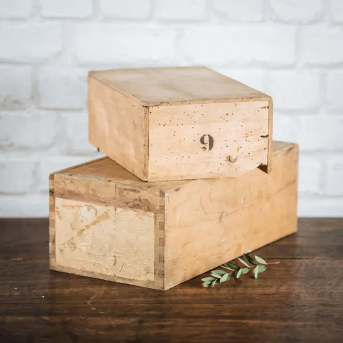 Petites caisses en bois vintage