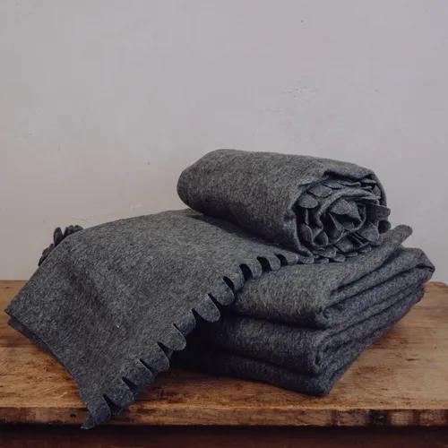 Plaid Solveig gris foncé