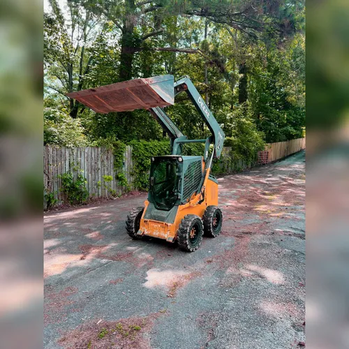 DEERE 318D Skid Steer – On Solid Wheels