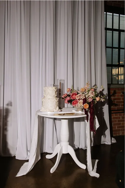 White Cake Table