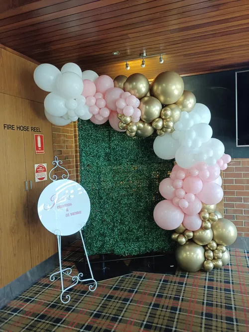 Small Green Wall with Balloon Garland & Personalised Acrylic round on easel