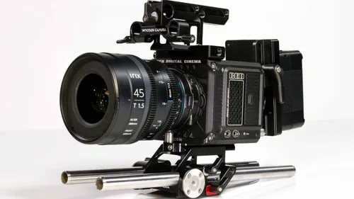 RED Komodo 6K EF / PL / R Camera BLACK PRODUCTION KIT