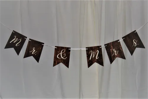 Sign - Mr & Mrs Wooden Banner