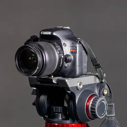 Canon T2i DSLR Camera