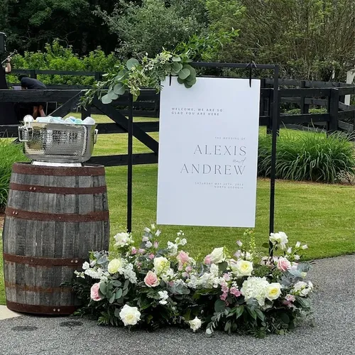 Black Minimalist Sign Holder