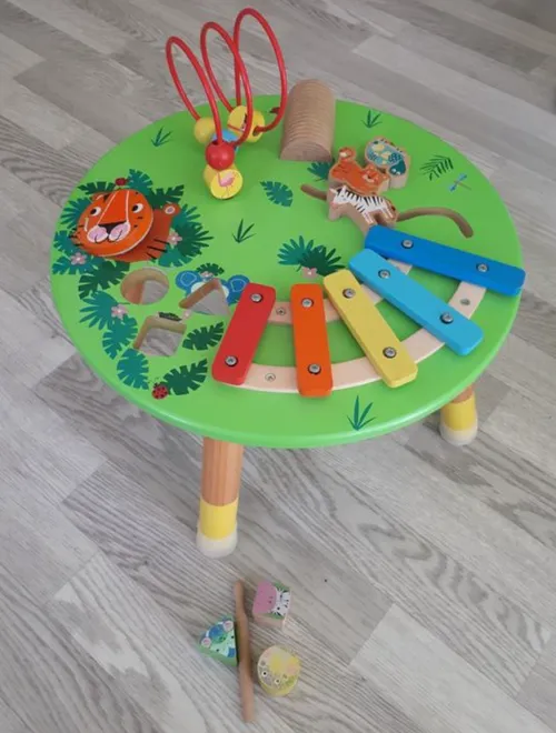 Interaktivní hrací stoleček