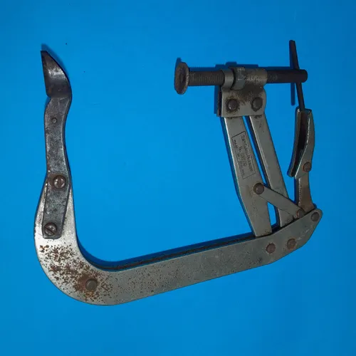 Valve spring compression tool