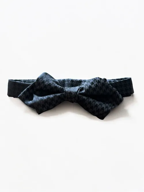 Gray houndstooth bow tie