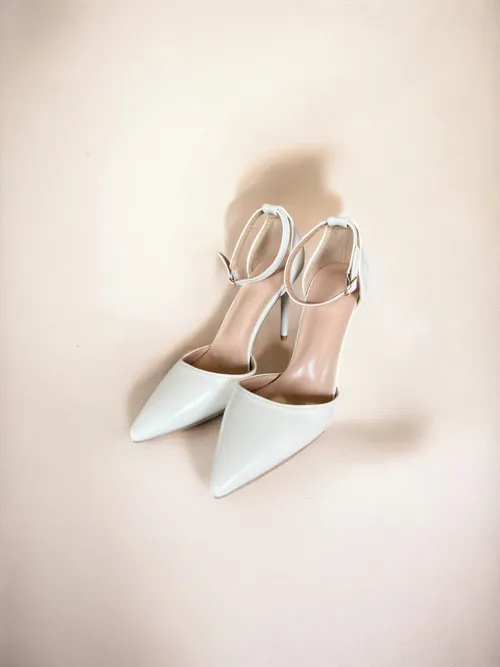 Ankle strap pointed toe heel