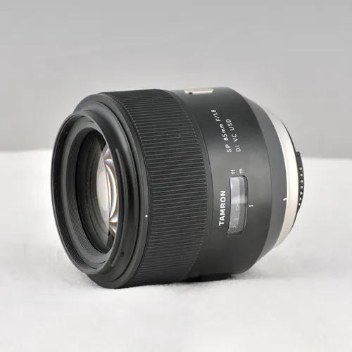 85 mm Tamron Nikon Lens
