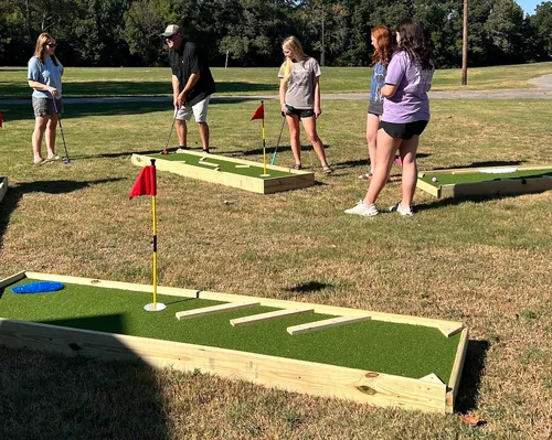 9 hole mini golf
