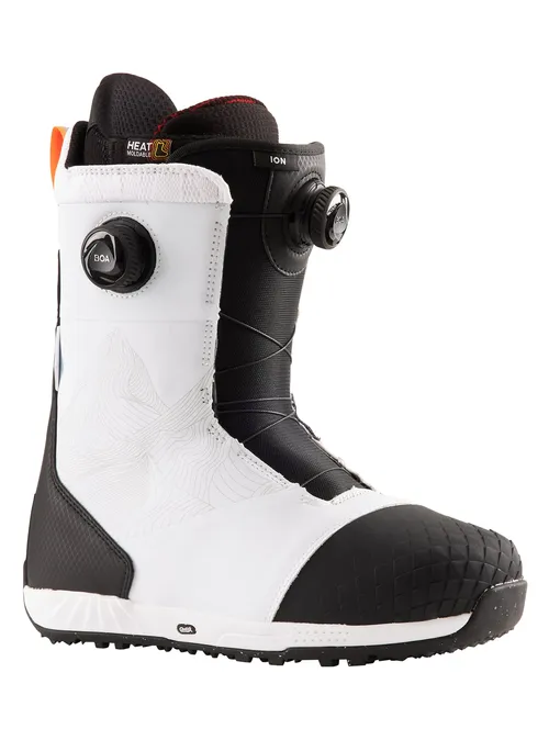 Snowboard boots