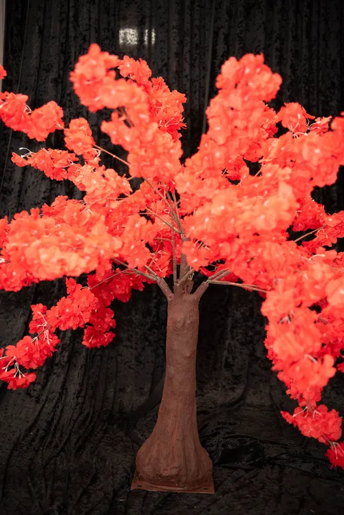 Red table top tree (R)