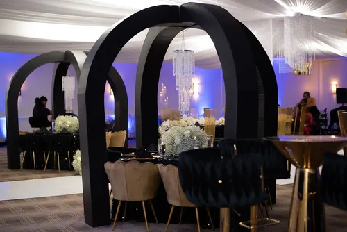 Baby Grand Black Arches (R)