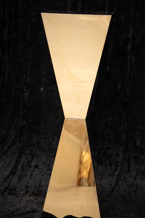 Gold mirror triangle vase (R)