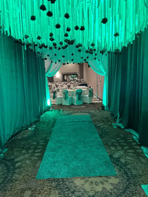 10x10 White and Black dangle ceiling (R)