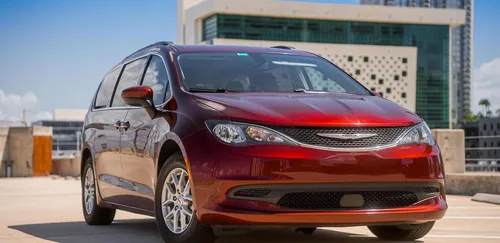 Chrysler Voyager - (Red)