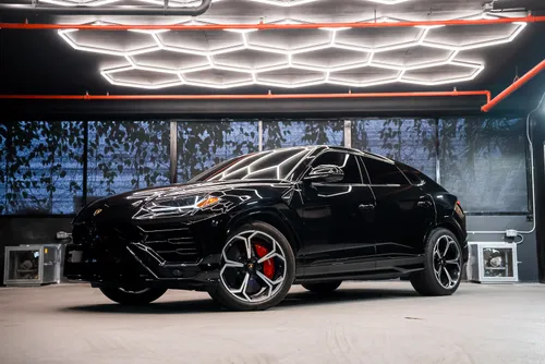 Lamborghini URUS (Black)