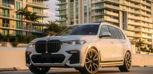 BMW X7 - (White)