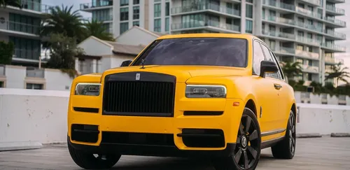 Rolls Royce Cullinan - (Yellow)