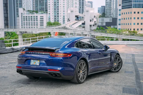Porsche Panamera - (Blue)