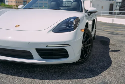 Porsche 718 Boxster convertible - (White)