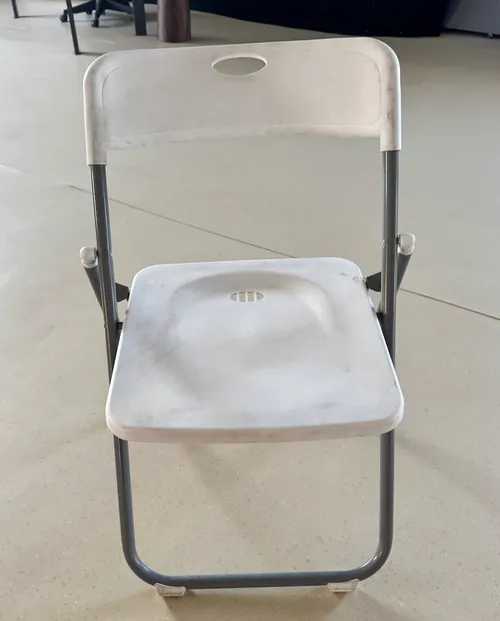 Цагаан бариултай сандал