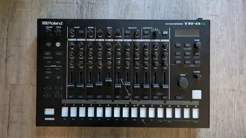 Caja de Ritmo Rhythm Performer Roland Tr-8s