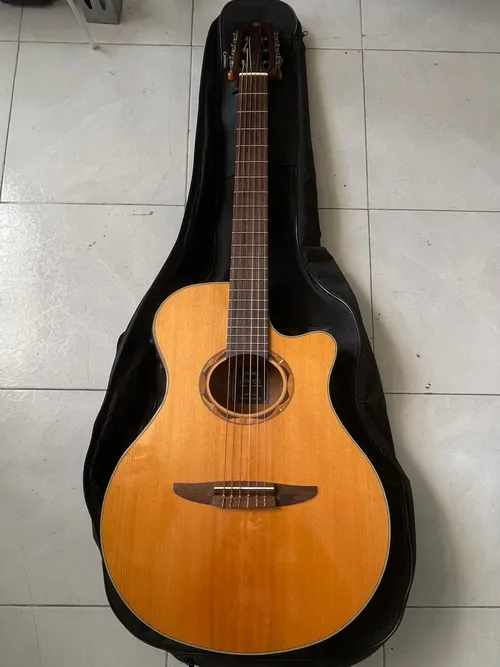 Guitarra Electroacústica con Cuerdas de Nylon Yamaha NTX700