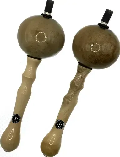 MARACAS VENEZOLANAS  Maracas Palo Cruzado Modelo Alirio Torrealba hechas en Barinas, Venezuela