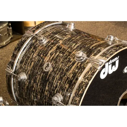 DW Collectors Black Oyster Glass Bombo 20