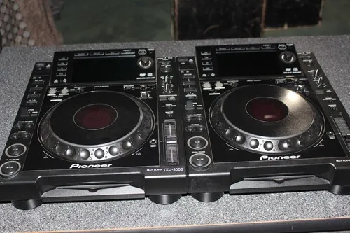Tornamesa Profesional Digital Multiplayer Pioneer CDJ 2000 Professional 