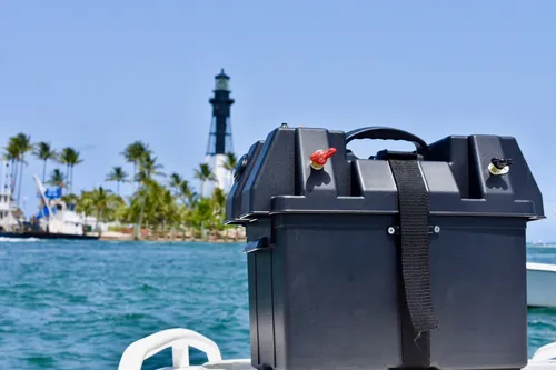 Marine Deep Cycle Battery / Hubble Plug Connector