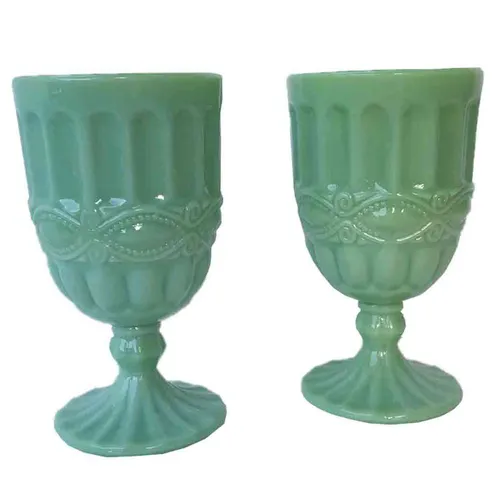 FV102 Vintage Jadeite Vase - Pedestal