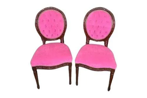 KR20 Velvet Chair