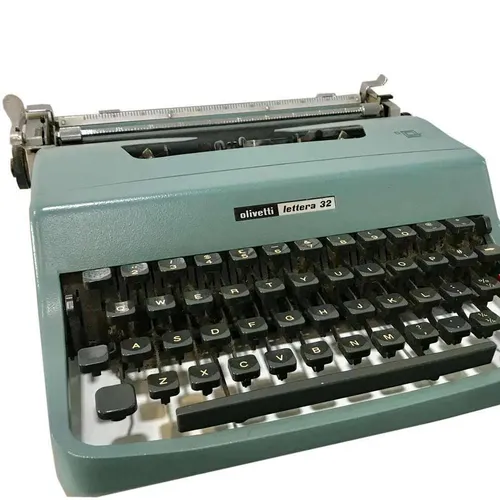 TW013 Typewriter - Olivetti Lettera 32