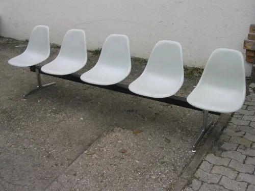 Sitzschalenreihe Eames 5er Reihe