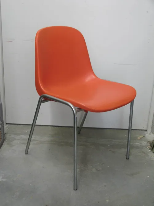Stuhl Stapelstuhl orange Modell Europa Helmut Starke