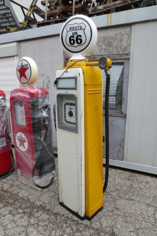 Zapfsäule, gelb weiß