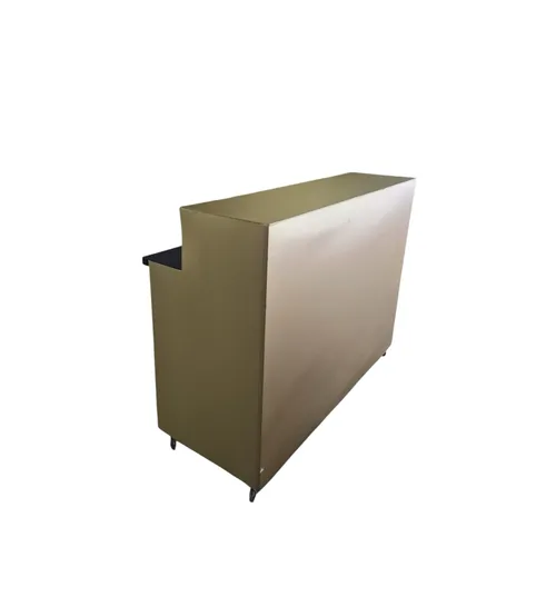 Balcão com prateleiras e rodas